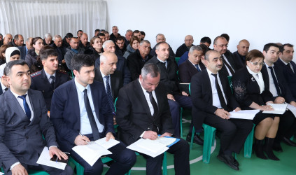 Rayon İcra Hakimiyyətinin başçısı Orxan Mürsəlov Şəkili kənd sakinləri ilə səyyar qəbul keçirib