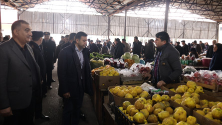 Rayon İcra Hakimiyyətinin başçısı Orxan Mürsəlov kənd təsərrüfatı məhsullarının satış bazarında olub.