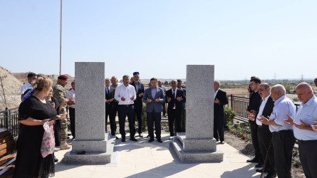 Rayon İcra Hakimiyyətinin başçısı Orxan Mürsəlov əsaslı təmirdən sonra şəhid məzarlarına baxış keçirib