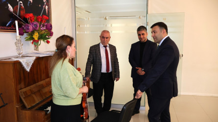 Rayon İcra Hakimiyyətinin başçısı Orxan Mürsəlov Göyçay şəhər Arif Məmmədov adına Uşaq Musiqi Məktəbinin kollektivi və fəaliyyəti ilə tanış olub