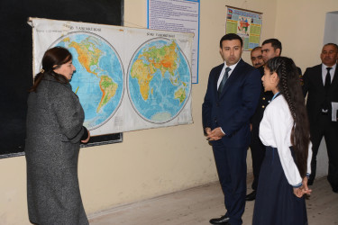 Rayon İcra Hakimiyyətinin başçısı Orxan Mürsəlov Kürdşaban kənd məktəbində müəllim və şagirdlərlə görüşüb