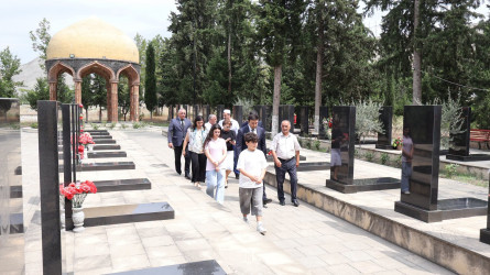 Göyçay Rayon İcra Hakimiyyətinin başçısı Orxan Mürsəlov Vətən müharibəsi şəhidi polkovnik-leytenant Vidadi Xəlilovun ad günündə onun ailəsi, şəhid ailələrinin üzvləri və ictimaiyyət nümayəndələri ilə birlikdə məzarını ziyarət edib