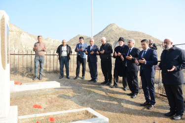 Rayon İcra Hakimiyyətinin başçısı Orxan Mürsəlov şəhidlərin məzarlarını ziyarət edib