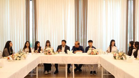 Göyçay Rayon İcra Hakimiyyətinin başçısı Orxan Mürsəlov və Milli Məclisin deputatı Sabir Hacıyev 600 və daha yuxarı bal toplayaraq ali məktəblərə qəbul olmuş məzunlarla görüşüb