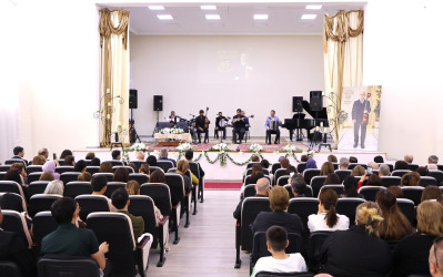 Rayon İcra Hakimiyyətinin başçısı Orxan Mürsəlov Göyçay Musiqi Məktəbinin müəllimi, ustad tarzən Məzahir Abbasovun "Ömür payım və sənət dünyam” adlı yubiley gecəsi tədbirində iştirak edib