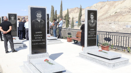 Rayon İcra Hakimiyyətinin başçısı Orxan Mürsəlov əsaslı təmirdən sonra şəhid məzarlarına baxış keçirib