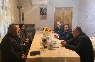 Göyçay Rayon İcra Hakimiyyətinin başçısı Orxan Mürsəlov Vətən müharibəsində şəhid olmuş Azər Əliyevin qardaşı Məhəmmədin toyu ilə əlaqədar ailəsini təbrik edib