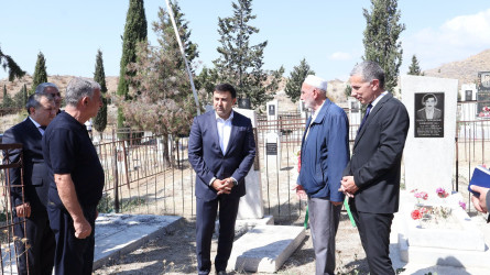 Rayon İcra Hakimiyyətinin başçısı Orxan Qarabaqqal kəndində Birinci Qarabağ müharibəsi şəhidlərinin qəbirüstü abidəsinə və qəbiristanlıq yolunda aparılan təmir-bərpa işlərinə baxış keçirib