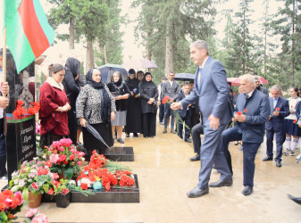 Vətən müharibəsi şəhidi Elşən Nuruzadənin üçüncü ildönümü Şəhidlər Xiyabanında məzarı önündə qeyd olundu