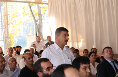 Göyçay Rayon İcra Hakimiyyətinin başçısı Orxan Mürsəlov Şıxlar kəndində səyyar qəbul keçirib