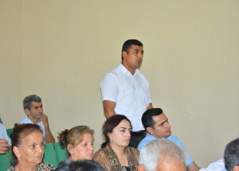İcra başçısı Alpout kəndində vətəndaşlarla növbəti səyyar qəbul keçirib