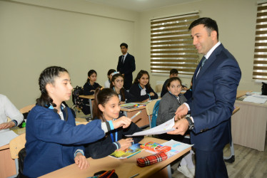 Rayon İcra Hakimiyyətinin başçısı Orxan Mürsəlov Qarabaqqal kənd tam orta məktəbində müəllim və şagirdlərlə görüşüb, tədrisin təşkili ilə maraqlanıb