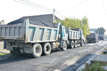 Göyçay şəhərində yolların və səkilərin əsaslı təmiri işləri davam etdirilir