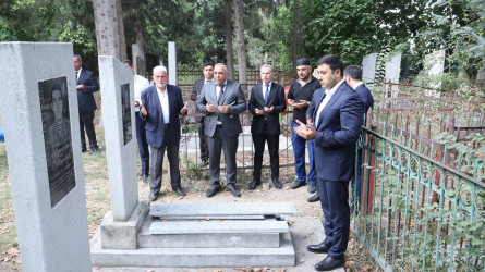 Göyçay Rayon İcra Hakimiyyətinin başçısı şəhidlərin məzarlarını ziyarət edib