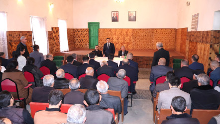 Rayon İcra Hakimiyyətinin başçısı Orxan Mürsəlov Mallı Şıxlı kənd sakinləri ilə səyyar qəbul keçirib