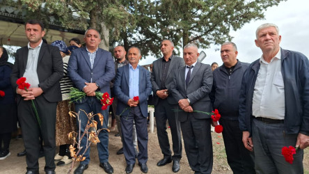 44 günlük Vətən müharibəsi şəhidlərinin beşinci ildönümü məzarları önündə qeyd olunub