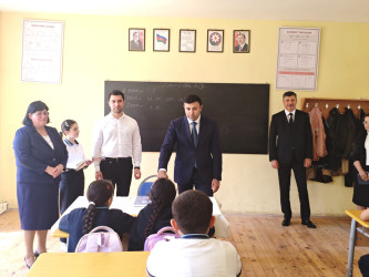Rayon İcra Hakimiyyətinin başçısı Orxan Mürsəlov Cəyirli kənd məktəbində müəllim və şagirdlərlə görüşüb