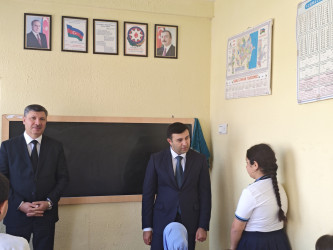 Rayon İcra Hakimiyyətinin başçısı Orxan Mürsəlov Cəyirli kənd məktəbində müəllim və şagirdlərlə görüşüb