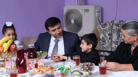 Göyçay Rayon İcra Hakimiyyətinin başçısı Orxan Mürsəlov şəhid Toğrul Hacıyevin  anası Reyhan Hacıyevanı 60 illik yubileyi münasibətilə təbrik edib, uzun ömür və cansağlığı arzulayıb