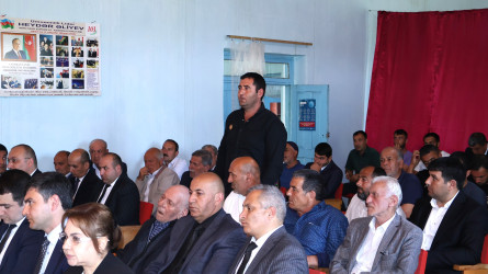 Göyçay Rayon İcra Hakimiyyətinin başçısı Orxan Mürsəlov Bəydövül kənd sakinləri ilə səyyar qəbul keçirib