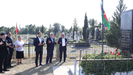 Rayon İcra Hakimiyyətinin başçısı Orxan Mürsəlov şəhid ailələrinin üzvləri ilə birlikdə torpaqlarımızın azadlığı uğrunda canından keçən qəhrəman vətən övladları şəhid Ömərli Kənan Elxan oğlunun, Mayılov Rüfət Bəhram oğlunun, Əliyev Azər Elnur oğlunun, Kərimli Azad Elşad oğlunun, Məmmədov Sənan Tehran oğlunun, Hüseynov Xəyyam Hüseyn oğlunun, Qasımov Qismət Yolçu oğlunun, Qafarov Kənan Siyaqif oğlunun və Qasımov Teymur Mikayıl oğlunun məzarlarını ziyarət edib
