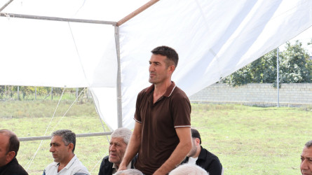 Göyçay Rayon İcra Hakimiyyətinin başçısı Orxan Mürsəlov Mollahacılı kəndində səyyar qəbul keçirib