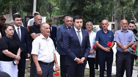 Göyçay Rayon İcra Hakimiyyətinin başçısı Orxan Mürsəlov Vətən müharibəsi şəhidi polkovnik-leytenant Vidadi Xəlilovun ad günündə onun ailəsi, şəhid ailələrinin üzvləri və ictimaiyyət nümayəndələri ilə birlikdə məzarını ziyarət edib