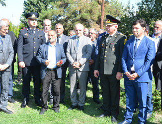 Rayon İcra Hakimiyyətinin başçısı Vətən müharibəsində şəhid olanların üçüncü ildönümü mərasimlərində iştirak edib