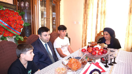 Göyçay Rayon İcra Hakimiyyətinin başçısı Orxan Mürsəlov şəhid Zamiq Əhmədovun övladları Turqut və Sərkanı doğum günü münasibətilə təbrik edib