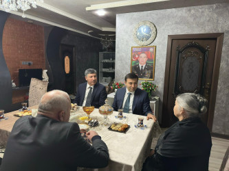 Göyçay Rayon İcra Hakimiyyətinin başçısı Orxan Mürsəlov  Vətən müharibəsi şəhidi polkovnik-leytenant Vidadi Xəlilovun anası Əminə Xəlilovanı doğum günü münasibətilə təbrik edib