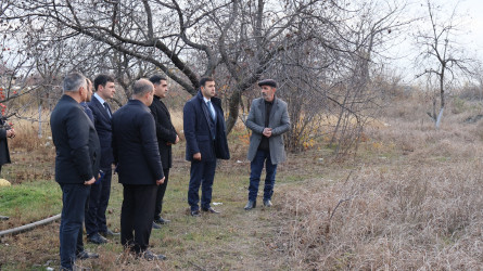 Rayon İcra Hakimiyyətinin başçısı Orxan Mürsəlov vətəndaş qəbulunda qaldırılan məsələ ilə bağlı Göyçay çayının Cəyirli kəndinin ərazisindən keçən hissəsinə baxış keçirib.
