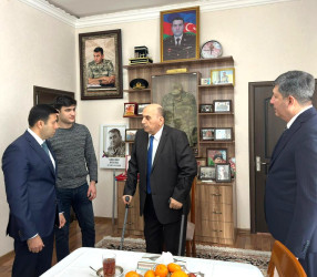 Göyçay Rayon İcra Hakimiyyətinin başçısı Orxan Mürsəlov rayon Polis Şöbəsinin rəisi Müqalib Abdıyev ilə birlikdə Vətən müharibəsi şəhidi polkovnik Babək Səmidlinin atası Mətləb Səmidlini ziyarət edib