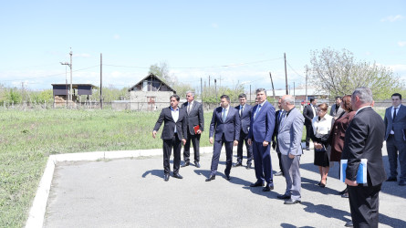 Rayon İcra Hakimiyyətinin başçısı Orxan Mürsəlov Ulaşlı Şıxlı kənd məktəbində müəllim və şagirdlərlə görüşüb