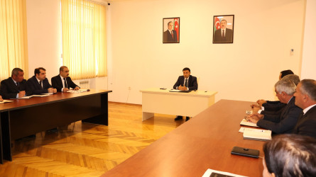 Rayon İcra Hakimiyyətinin başçısı Orxan Mürsəlov ilin yekunlarına və qarşıda duran vəzifələrin icrasına dair inzibati ərazi dairələri üzrə nümayəndələrlə görüş keçirib.