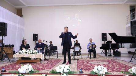 Rayon İcra Hakimiyyətinin başçısı Orxan Mürsəlov Göyçay Musiqi Məktəbinin müəllimi, ustad tarzən Məzahir Abbasovun "Ömür payım və sənət dünyam” adlı yubiley gecəsi tədbirində iştirak edib