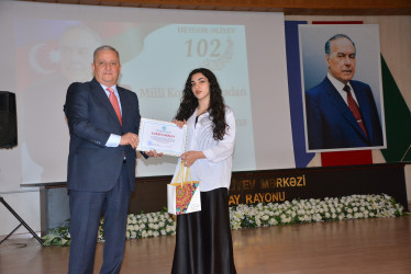 Azərbaycan xalqının Ümummilli lideri Heydər Əliyevin anadan olmasının 102 illiyi ilə əlaqədar  “Konstitusiya və Suverenlik İli” çərçivəsində “Milli Konstitusiyadan tam Suverenlik Zirvəsinə” mövzusunda ümumrayon müşavirəsi keçirilib