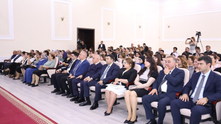 Rayon İcra Hakimiyyətinin başçısı Orxan Mürsəlov Göyçay Musiqi Məktəbinin müəllimi, ustad tarzən Məzahir Abbasovun "Ömür payım və sənət dünyam” adlı yubiley gecəsi tədbirində iştirak edib