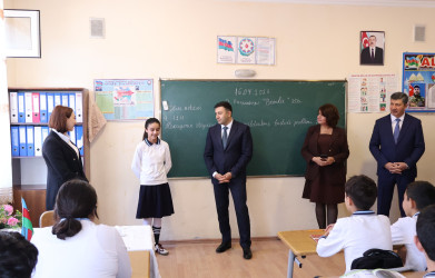 Rayon İcra Hakimiyyətinin başçısı Orxan Mürsəlov Ulaşlı Şıxlı kənd məktəbində müəllim və şagirdlərlə görüşüb