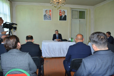 İcra Hakimiyyətinin başçısı Kürdəmiş kəndində vətəndaşlarla növbəti səyyar qəbul keçirib