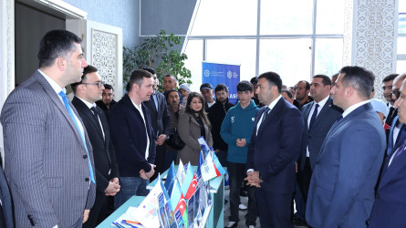 Göyçay Rayon İcra Hakimiyyətinin başçısı Orxan Mürsəlov işsiz və işaxtaran şəxslər üçün keçirilən əmək yarmarkasında iştirak edib