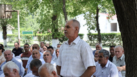 Göyçay Rayon İcra Hakimiyyətinin başçısı Orxan Mürsəlov Qaraxıdır kəndində səyyar qəbul keçirib