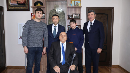 Göyçay Rayon İcra Hakimiyyətinin başçısı Orxan Mürsəlov rayon Polis Şöbəsinin rəisi Müqalib Abdıyev ilə birlikdə Vətən müharibəsi şəhidi polkovnik Babək Səmidlinin atası Mətləb Səmidlini ziyarət edib