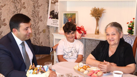 Rayon İcra Hakimiyyətinin başçısı Orxan Mürsəlov şəhid polkovnik-leytenant Vidadi Xəlilovun qızı Zəhra Xəlilovanı ali məktəblərə qəbul imtahanında yüksək nəticə göstərərək Bakı Dövlət Universitetinin Beynəlxalq münasibətlər ixtisasına  qəbul olması münasibətilə təbrik edib