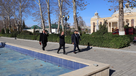 Rayon İcra Hakimiyyətinin başçısı Orxan Mürsəlov şəhər ərazisində aparılan abadlıq işləri ilə maraqlanıb.