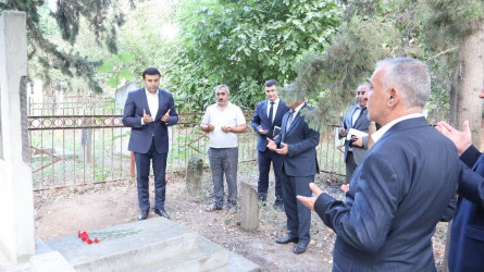 Göyçay Rayon İcra Hakimiyyətinin başçısı şəhidlərin məzarlarını ziyarət edib