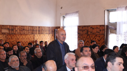 Rayon İcra Hakimiyyətinin başçısı Orxan Mürsəlov Mallı Şıxlı kənd sakinləri ilə səyyar qəbul keçirib