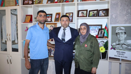 Rayon İcra Hakimiyyətinin başçısı Orxan Mürsəlov şəhid Kənan Ömərlinin anası Məhluqə Ömərovanı 65 illik yubileyi münasibətilə təbrik edib