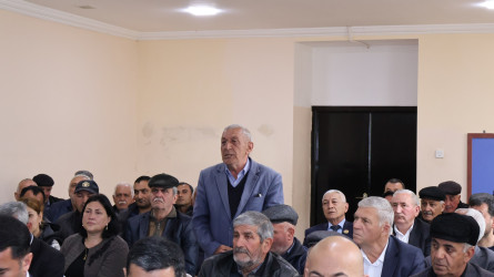 Göyçay Rayon İcra Hakimiyyətinin başçısı Orxan Mürsəlov Qaraməryəm kənd sakinləri ilə səyyar qəbul keçirib