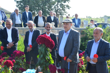 Göyçay rayonunun İkinci Ərəbcəbirli kəndində Vətən müharibəsi şəhidi Ayaz Əhmədovun üçüncü ildönümü məzarı önündə qeyd olundu