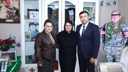 Göyçay Rayon İcra Hakimiyyətinin başçısı Orxan Mürsəlov Vətən müharibəsinin şəhidi İntiqam Şirəliyevin anası Almas Şirəliyevanı ziyarət edib